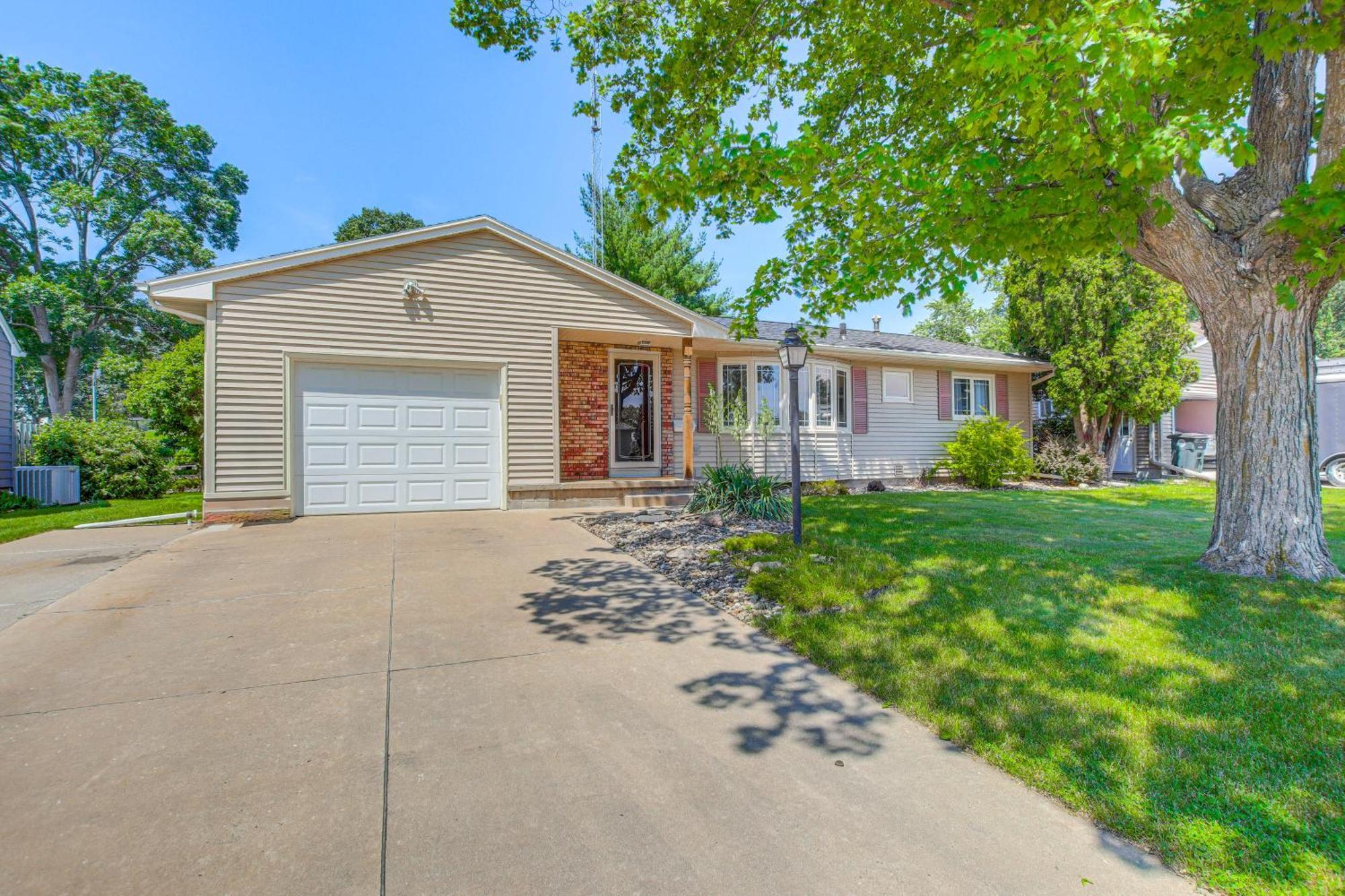 Peaceful Waterloo Home With Furnished Deck! Exterior foto